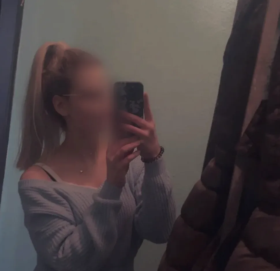 Anneke, 26