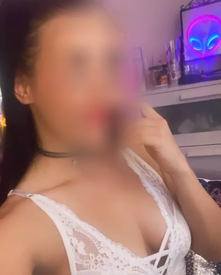 Julia, 21