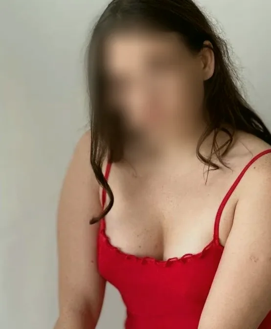 Nour, 28
